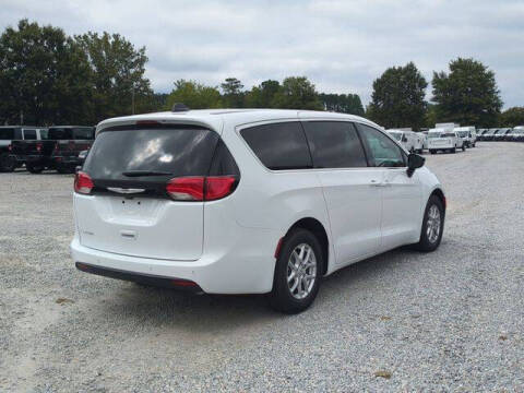 2026 Chrysler Voyager LX