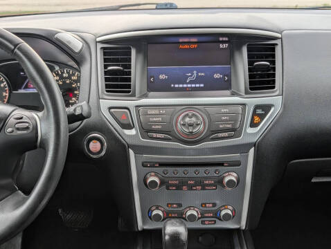 2017 Nissan Pathfinder SV