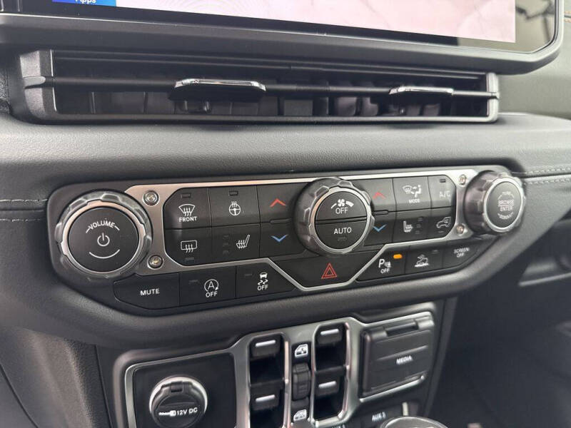 2025 Jeep Gladiator Mojave X