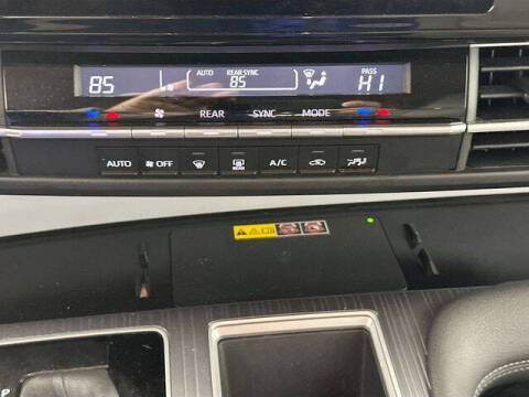 2025 Toyota Sienna LE 8-Passenger