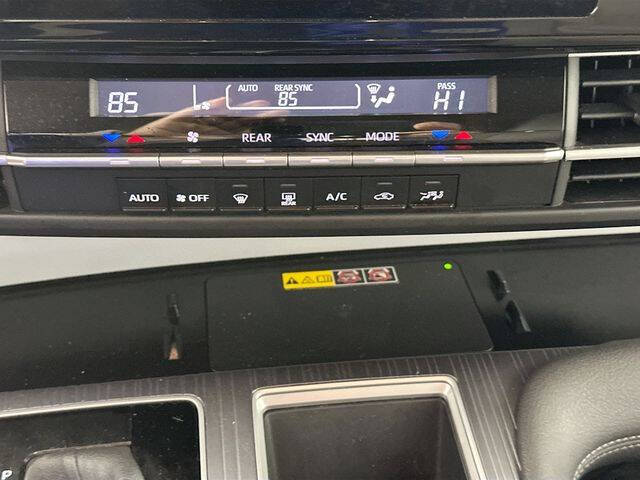 2025 Toyota Sienna LE 8-Passenger