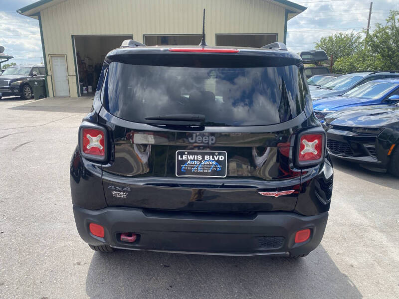 2017 Jeep Renegade Trailhawk