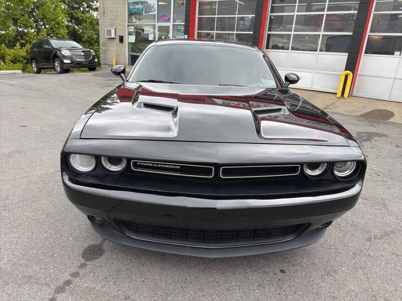 2017 Dodge Challenger SXT Plus
