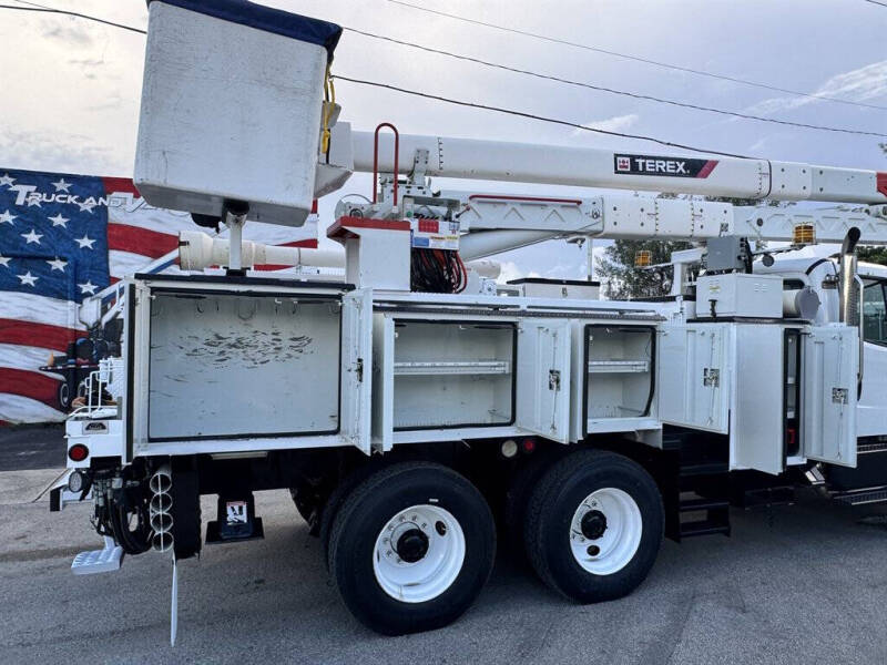 2017 Freightliner M2 106