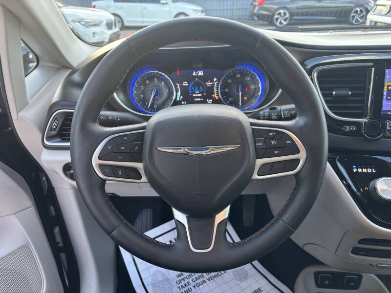 2017 Chrysler Pacifica Touring-L Plus