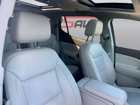 2023 GMC Acadia SLT