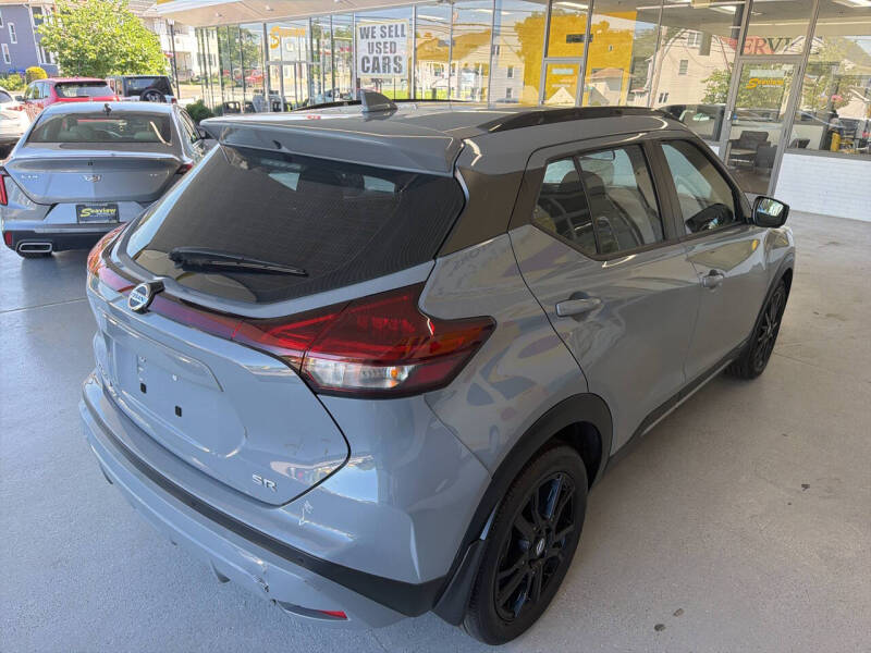 2021 Nissan Kicks SR