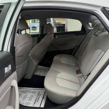 2017 Hyundai Sonata Hybrid SE