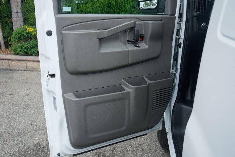 2023 Chevrolet Express 2500