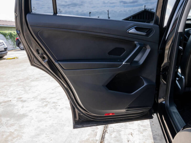 2018 Volkswagen Tiguan 2.0T SEL Premium