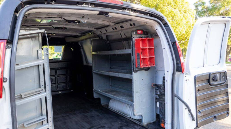 2023 Chevrolet Express 2500