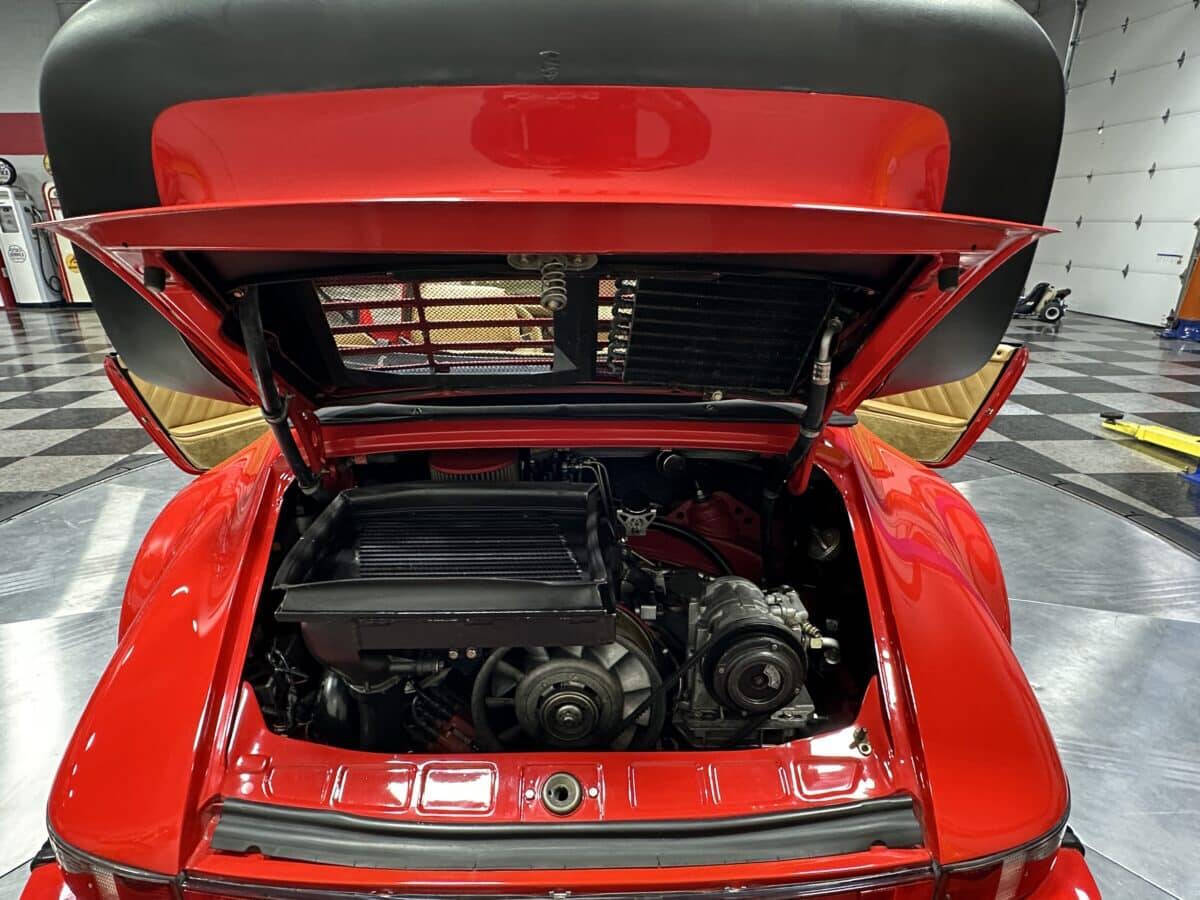 1985 Porsche 930 24