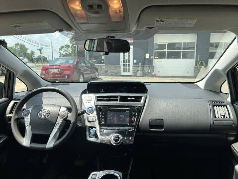 2015 Toyota Prius v Three