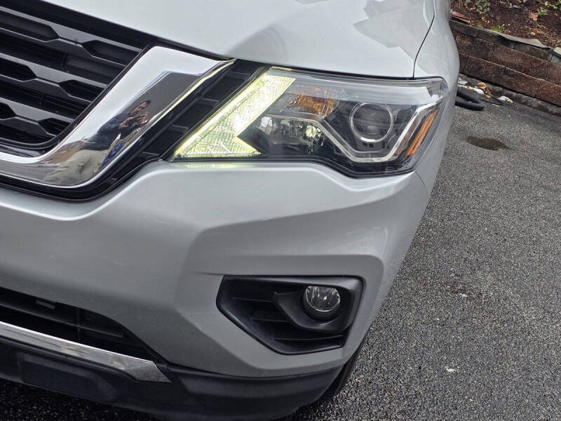 2019 Nissan Pathfinder SV