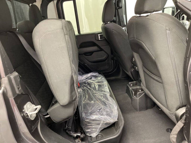 2023 Jeep Gladiator Overland