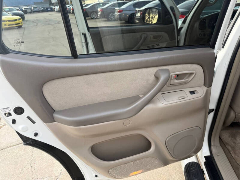 2005 Toyota Sequoia SR5