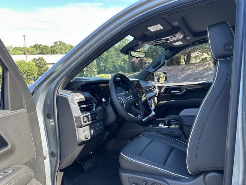 2025 GMC Yukon Elevation