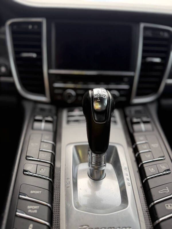 2012 Porsche Panamera