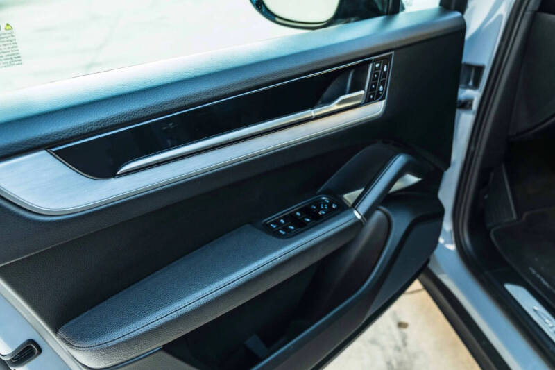 2024 Porsche Cayenne S Coupe