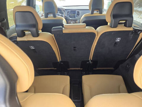 2016 Volvo XC90 T6 Momentum