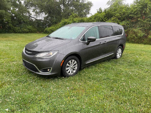 2017 Chrysler Pacifica Touring-L