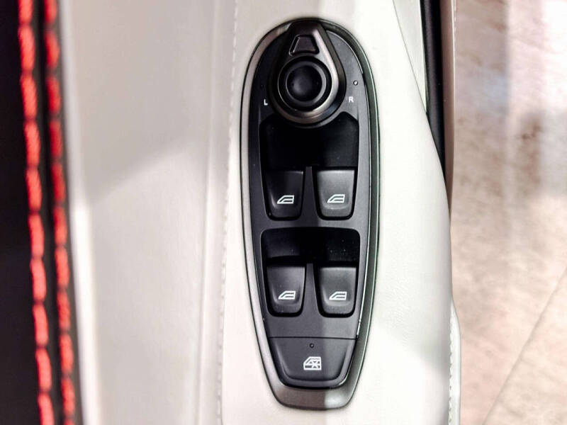 2021 Aston Martin DBX