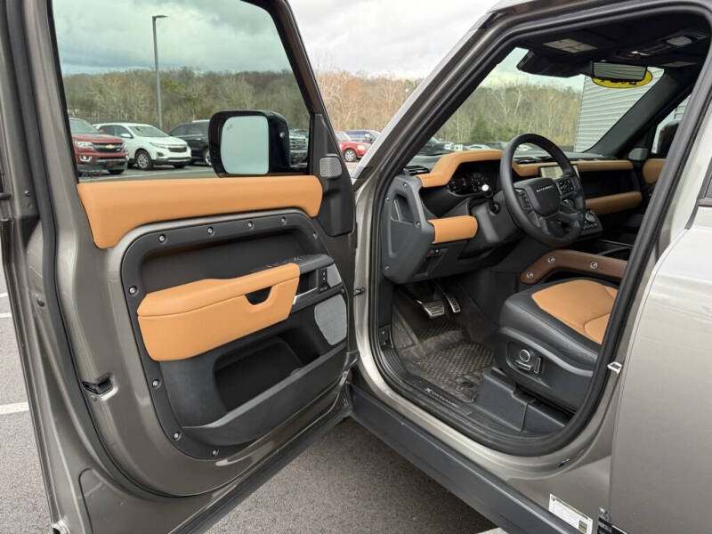 2024 Land Rover Defender 130 P400 X-Dynamic SE