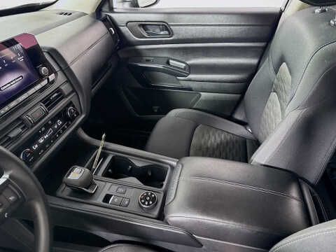 2025 Nissan Pathfinder S
