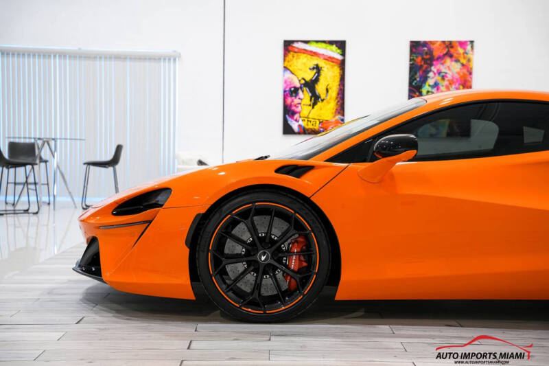 2023 McLaren Artura
