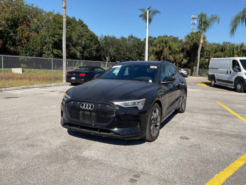 2022 Audi e-tron quattro Premium