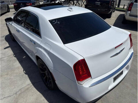 2017 Chrysler 300 C