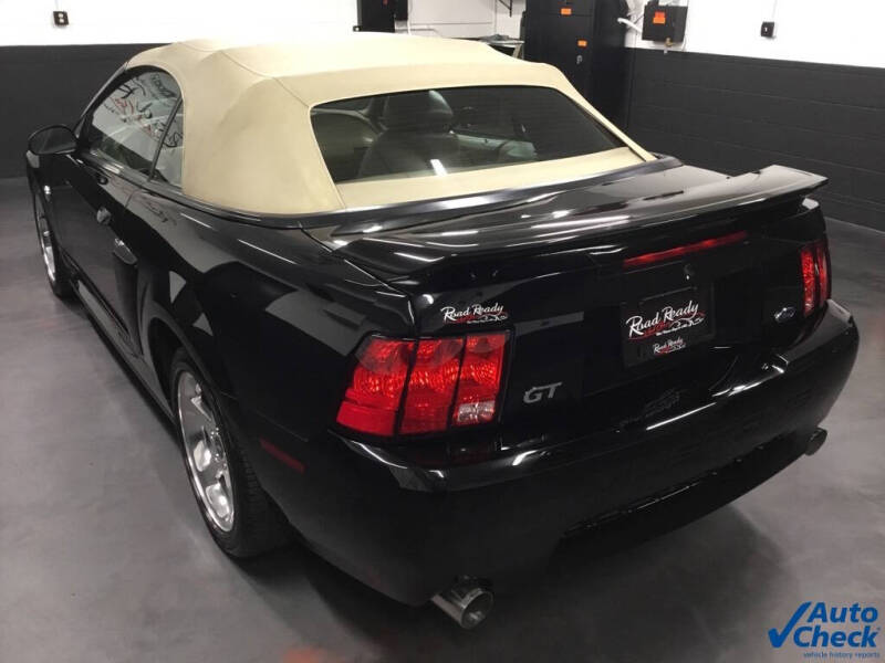 2004 Ford Mustang GT Deluxe