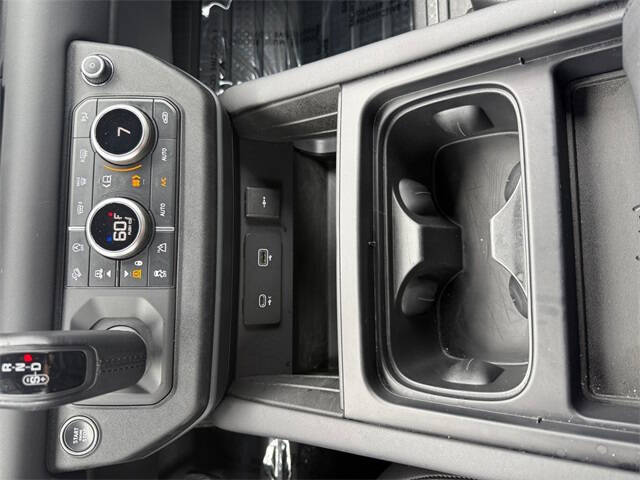 2024 Land Rover Defender 90 P400 X-Dynamic SE