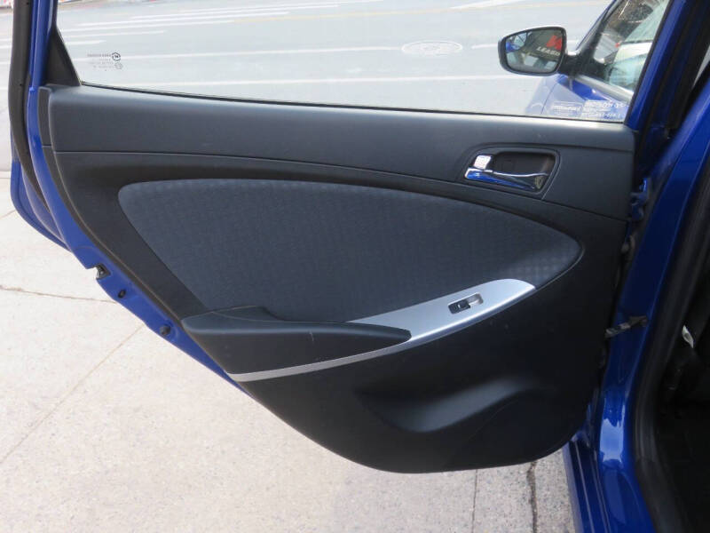 2014 Hyundai Accent SE