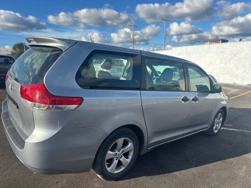 2013 Toyota Sienna L 7-Passenger