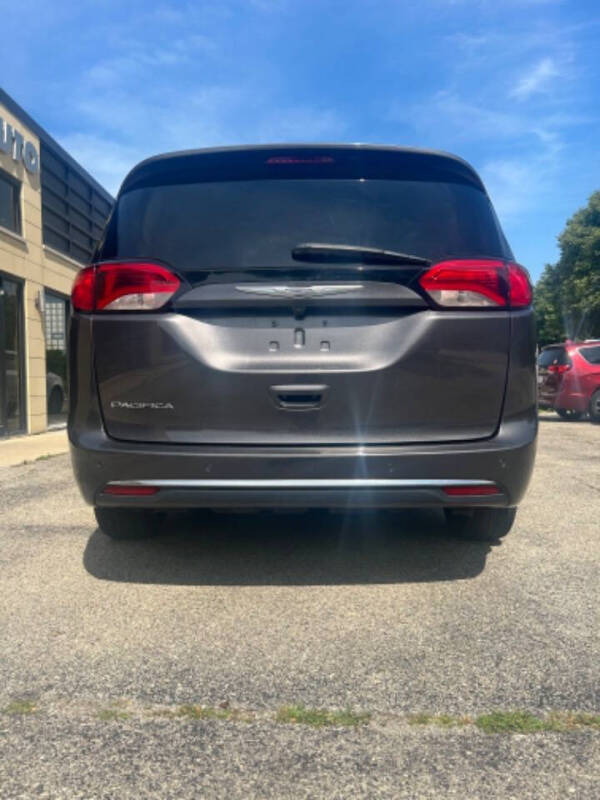 2017 Chrysler Pacifica Touring-L Plus