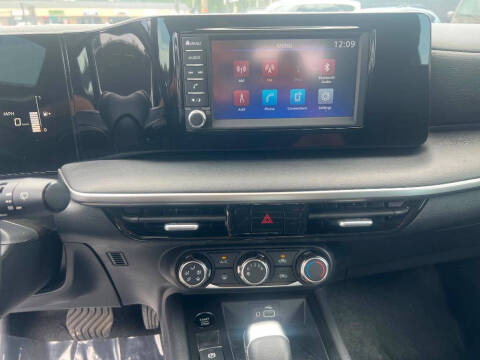 2025 Nissan Kicks S