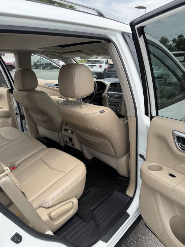 2017 Nissan Pathfinder SL