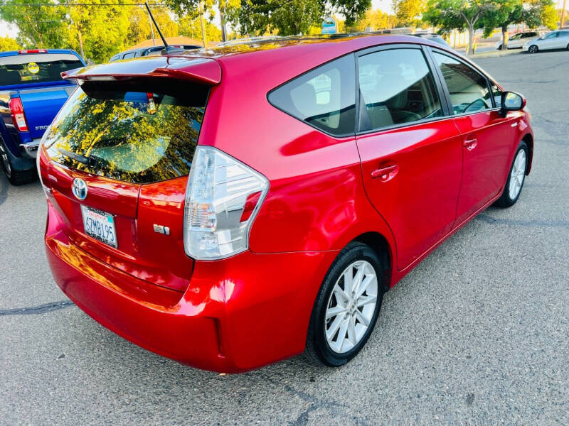 2013 Toyota Prius v Five