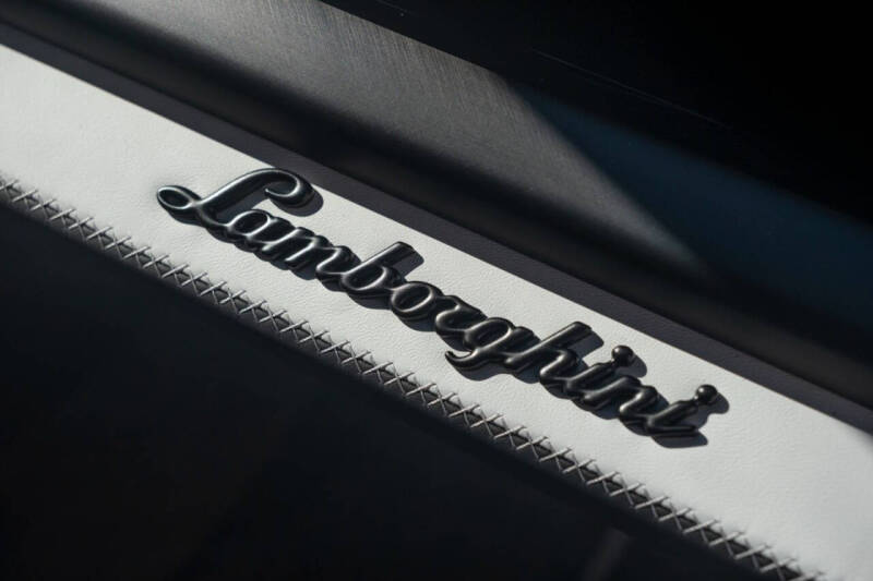 2025 Lamborghini Urus SE