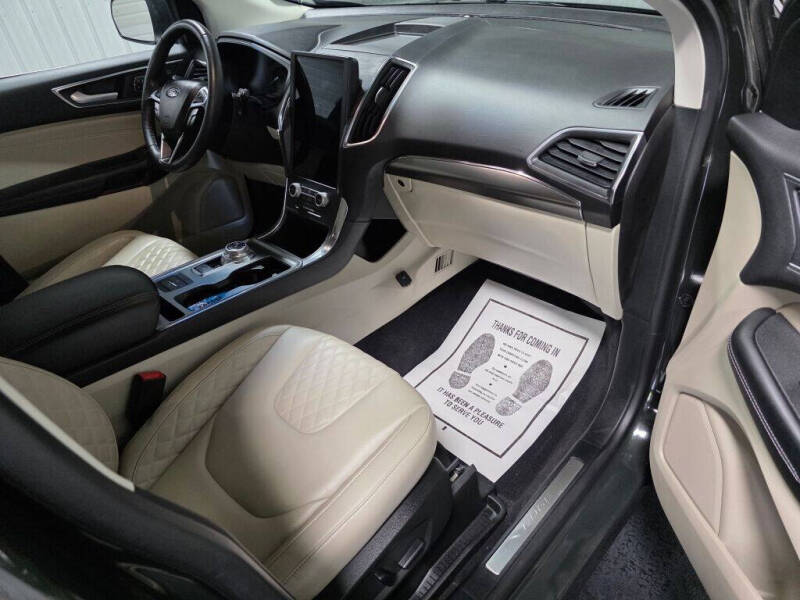 2023 Ford Edge Titanium