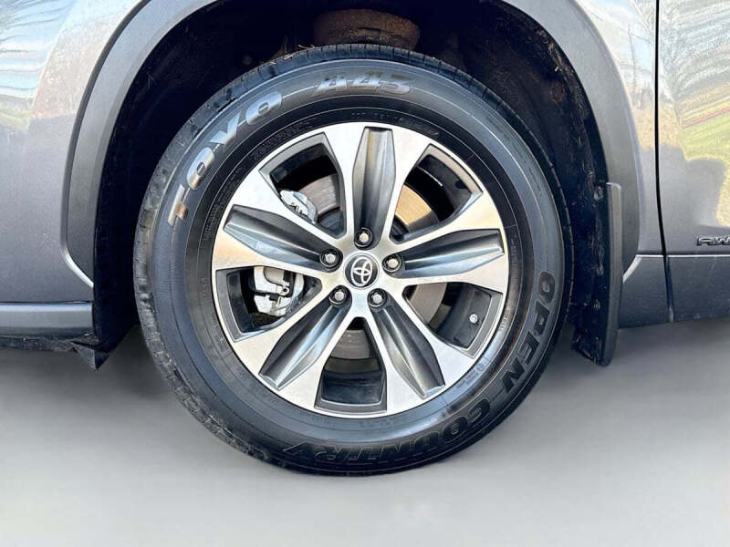 2022 Toyota Highlander Hybrid XLE