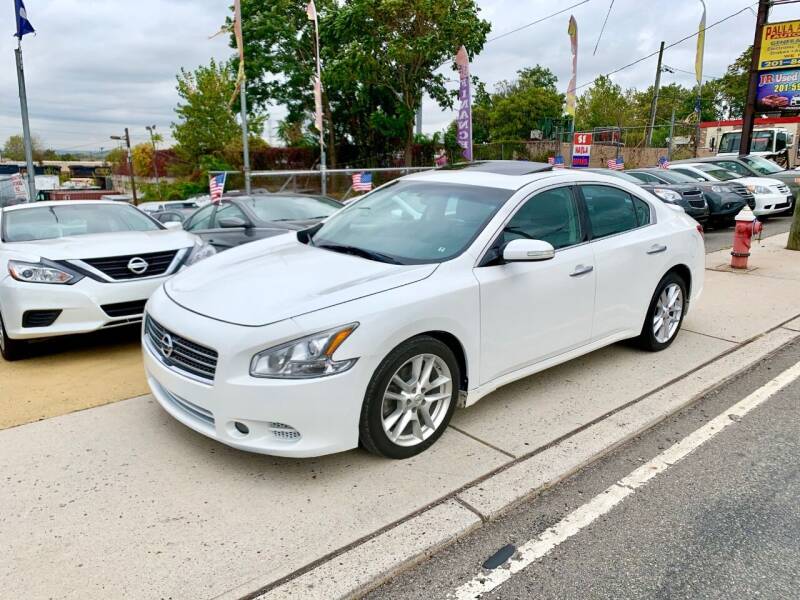 2010 Nissan Maxima for sale at JR Used Auto Sales in North Bergen NJ