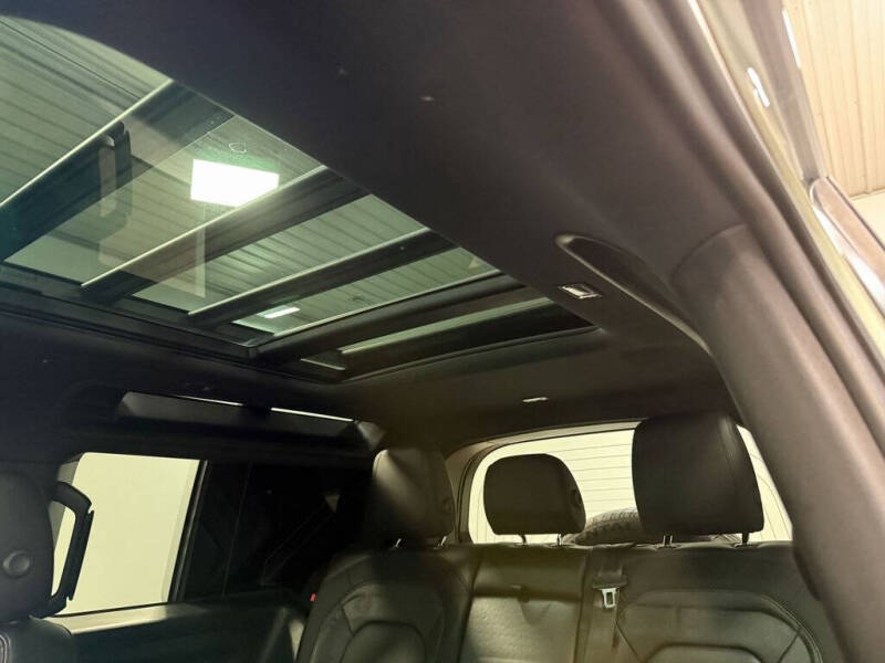 2024 Land Rover Defender 90 P400 X-Dynamic SE