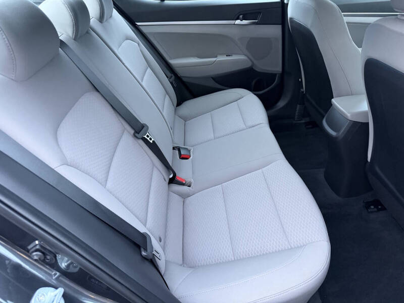 2020 Hyundai Elantra SE