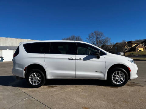 2024 Chrysler Pacifica Touring