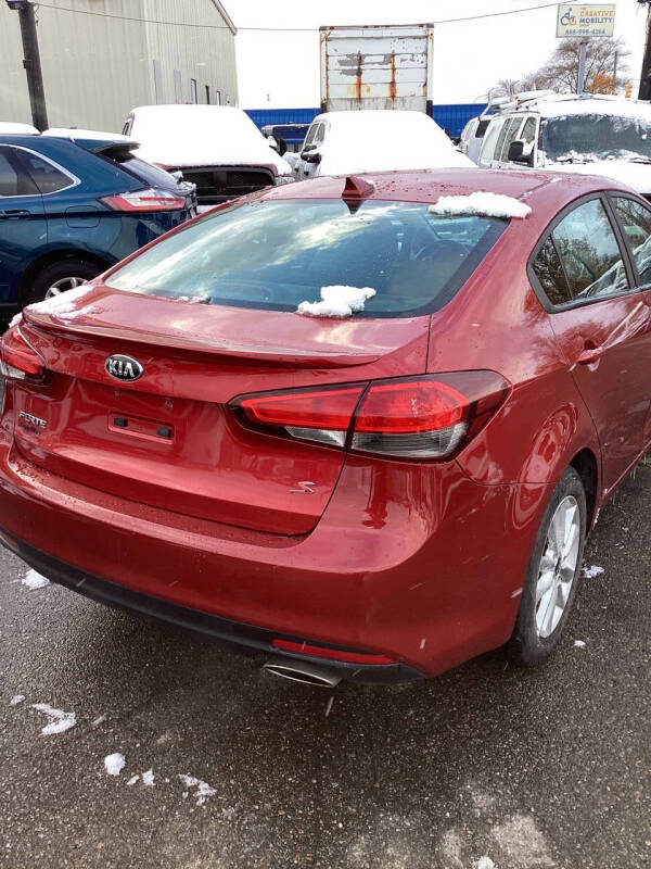 2017 Kia Forte S photo 8