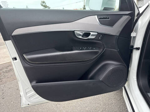 2017 Volvo XC90 T6 R-Design