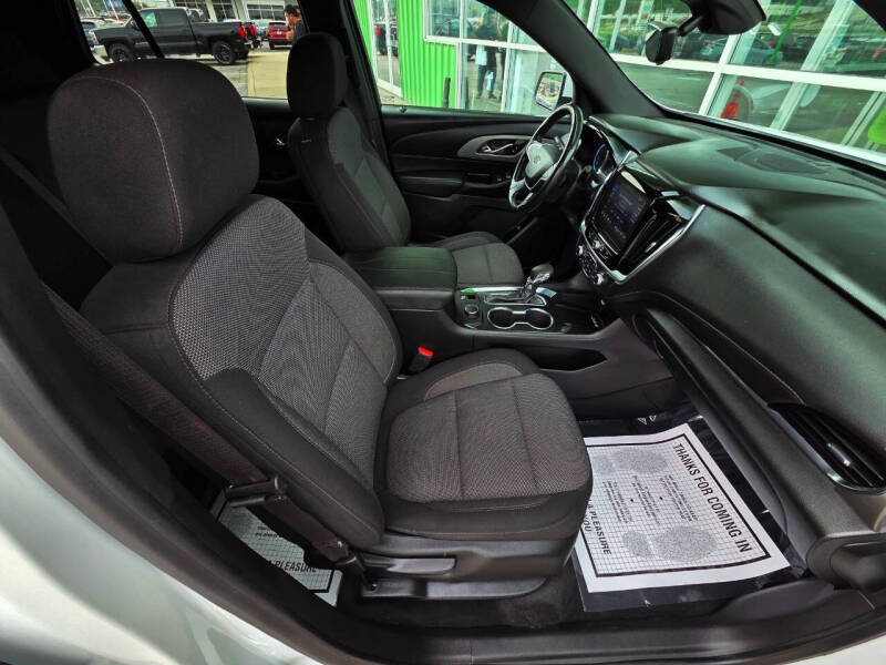 2022 Chevrolet Traverse LT Cloth