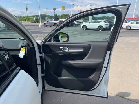 2026 Volvo XC40 B5 Core